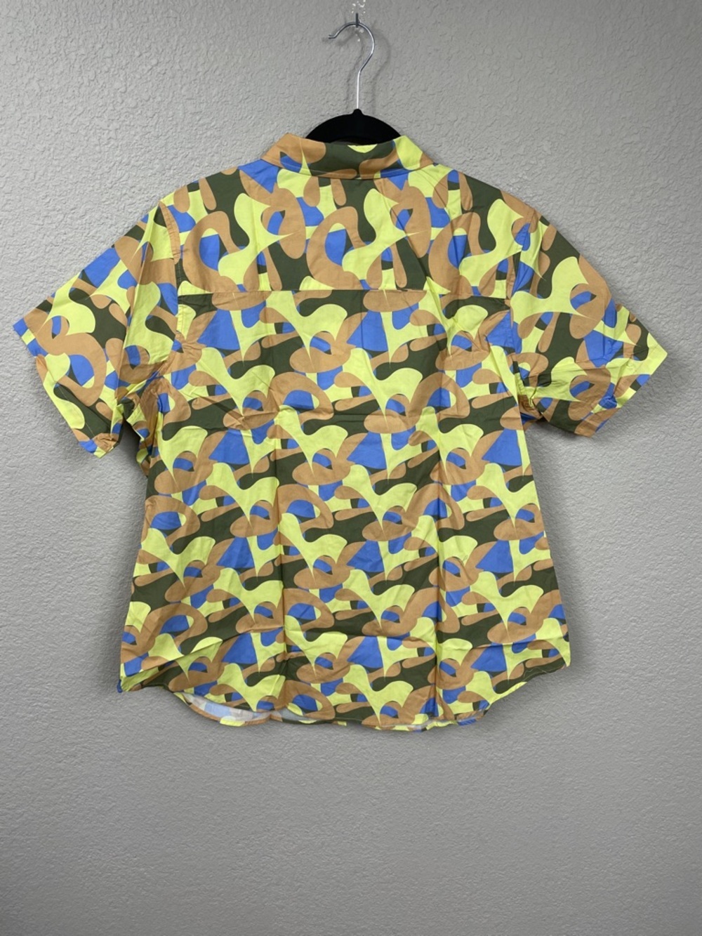 NWT Wildfang The Essential Short Sleeve Button Up Shirt Abstract Pop Art Sz 1X - Picture 4 of 11